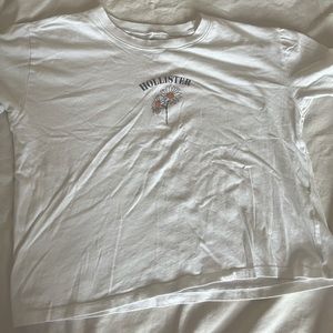 Hollister Daisy white t shirt. New, no tags. Boxy. Size small